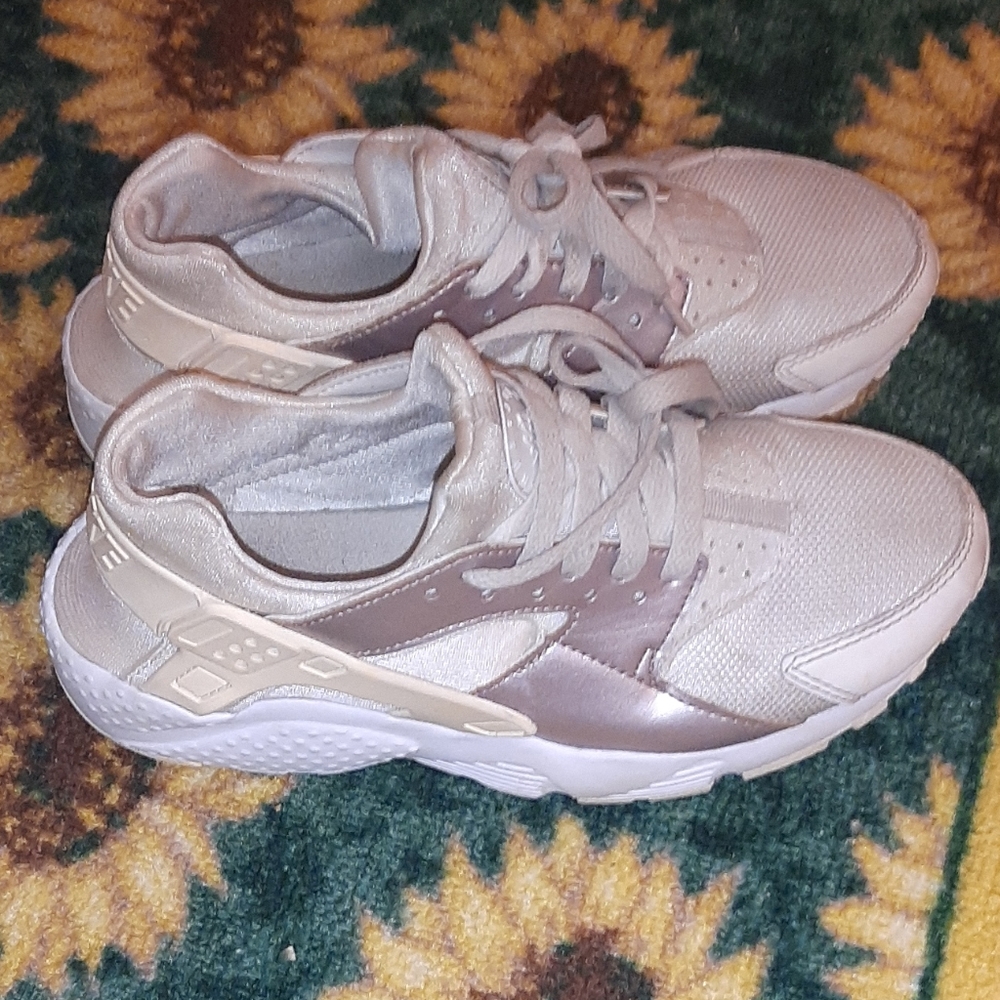 Sneakers - Picture 3 of 3